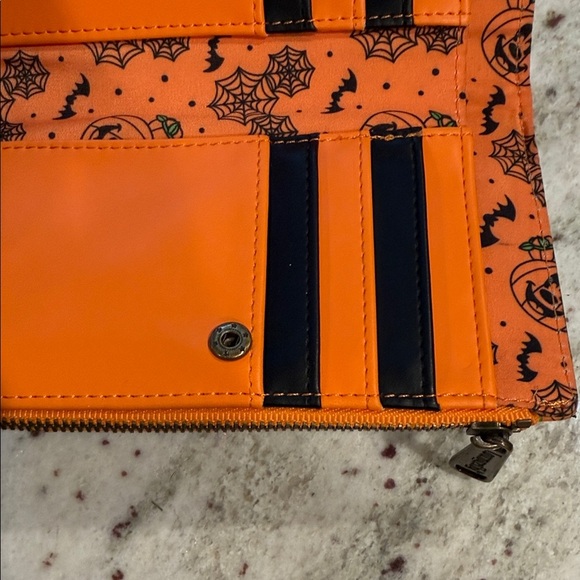 Disney Loungefly Mick- O Lantern Glow in the Dark Halloween Wallet - Picture 8 of 10